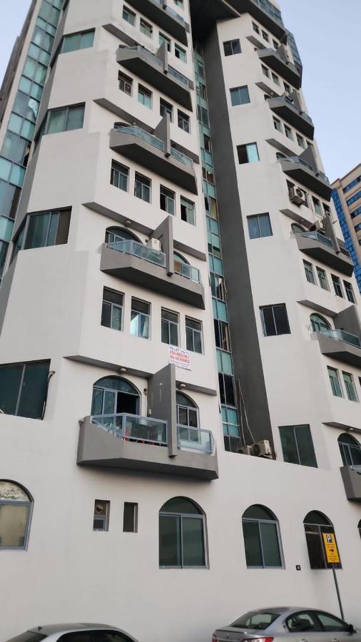 Ferienwohnung Gulf Building In Front Of Al Noor Mosque Schardscha Exterior foto